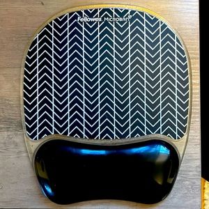 Mouse pad - wrist gel bump - NWOT